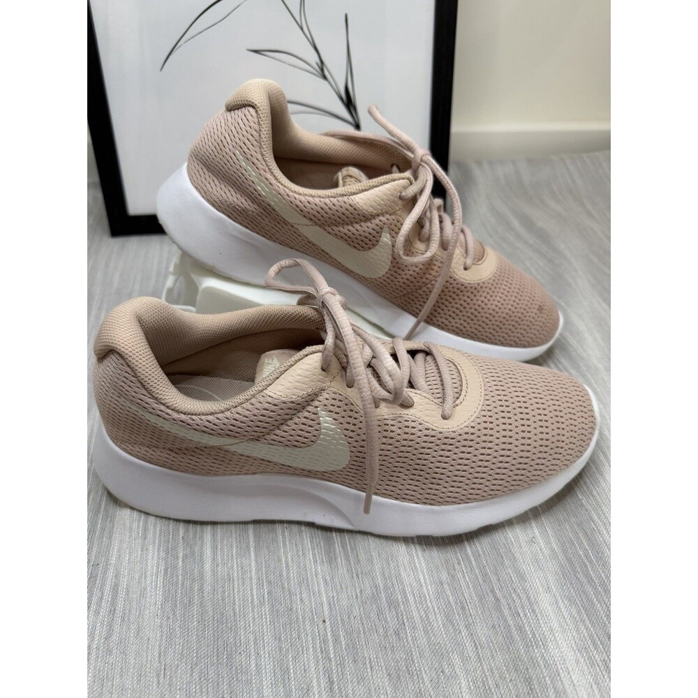 Nike Tanjun Womens Sz 9.5 Particle Beige Athletic Running Walking Shoes Sneakers